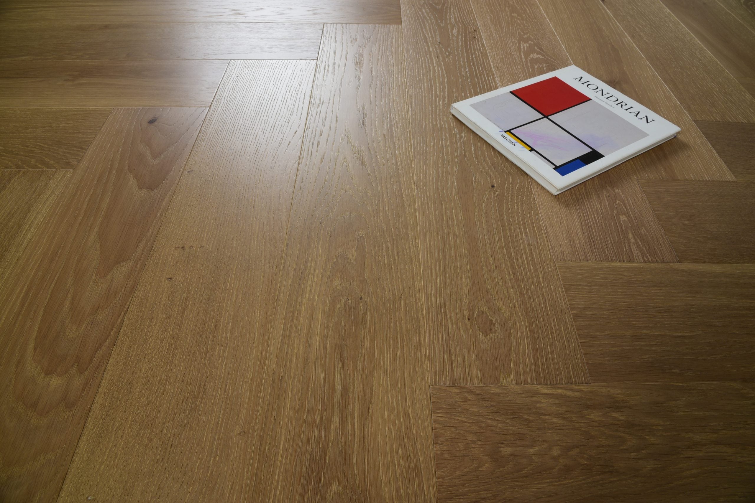 Roman Grey – European Oak Parquetry Herringbone