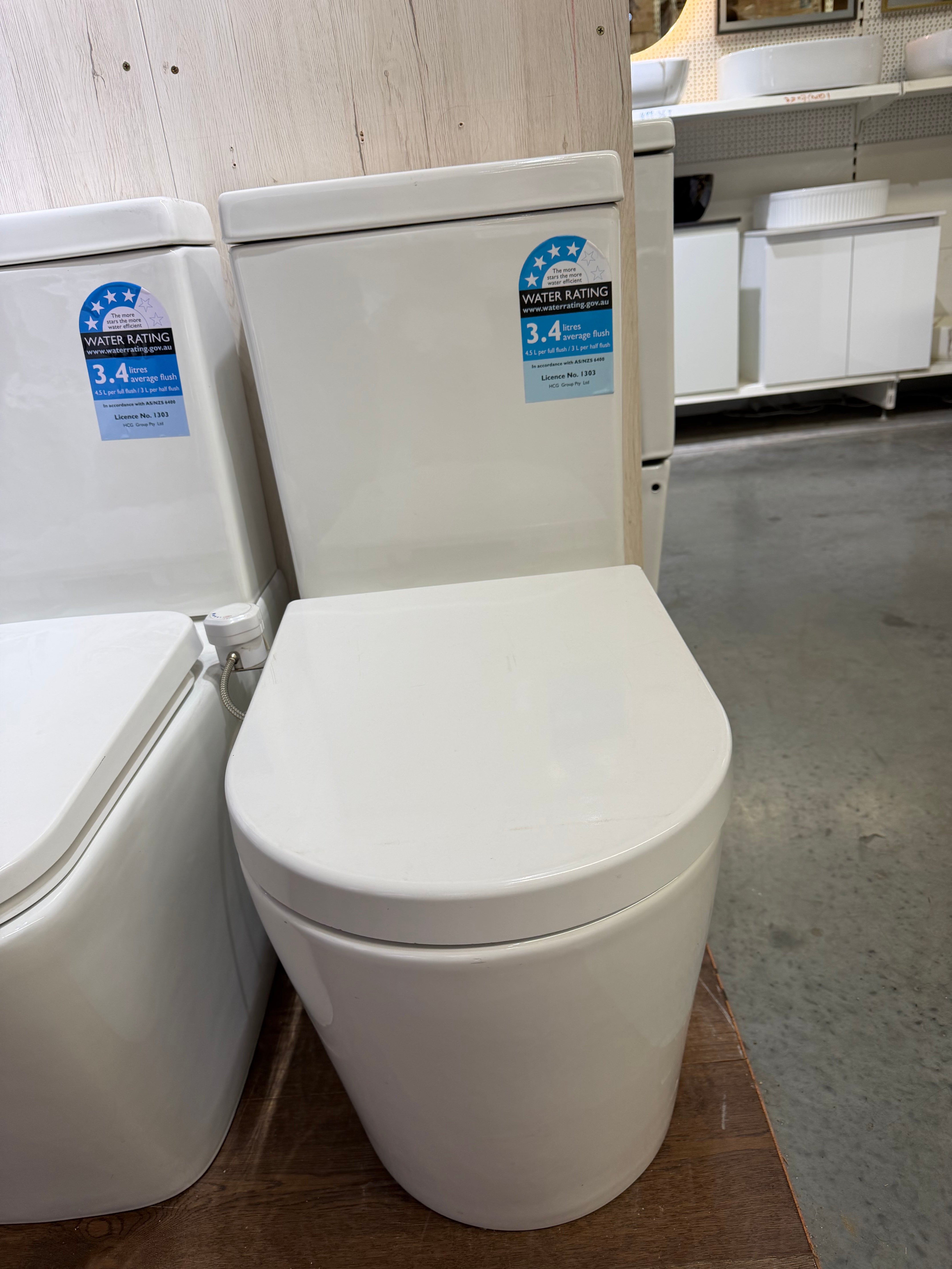 Valencia Toilet Suite